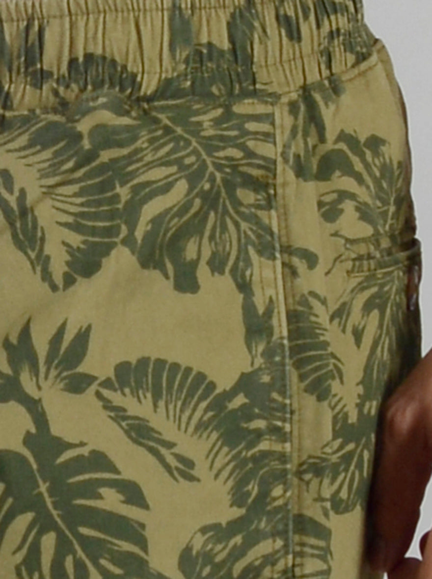 Grass Green Printed Regular Fit Capri | JadeBlue
